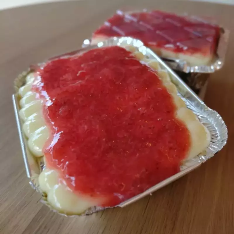 Bolo Gelado Ninho c/ Morango Marmita