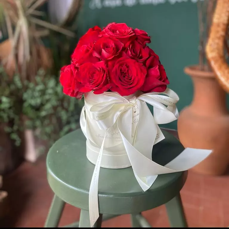 Box cartonada redonda de rosas