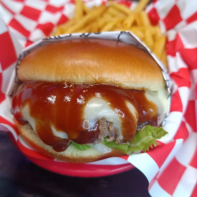 Mozzarella BBQ + Papas Fritas