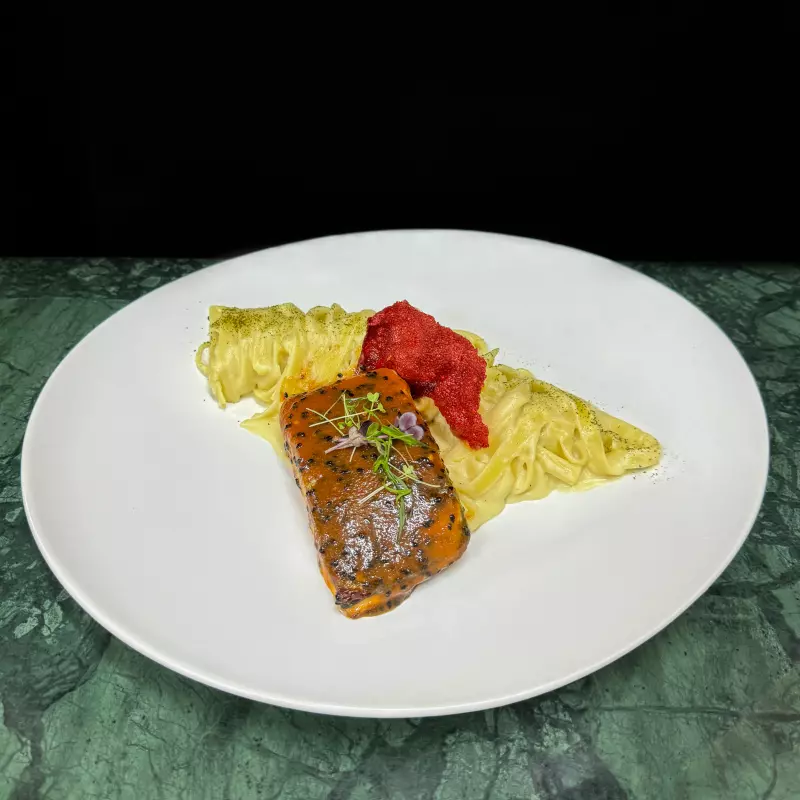 Salmón con Fettuccine al Limone