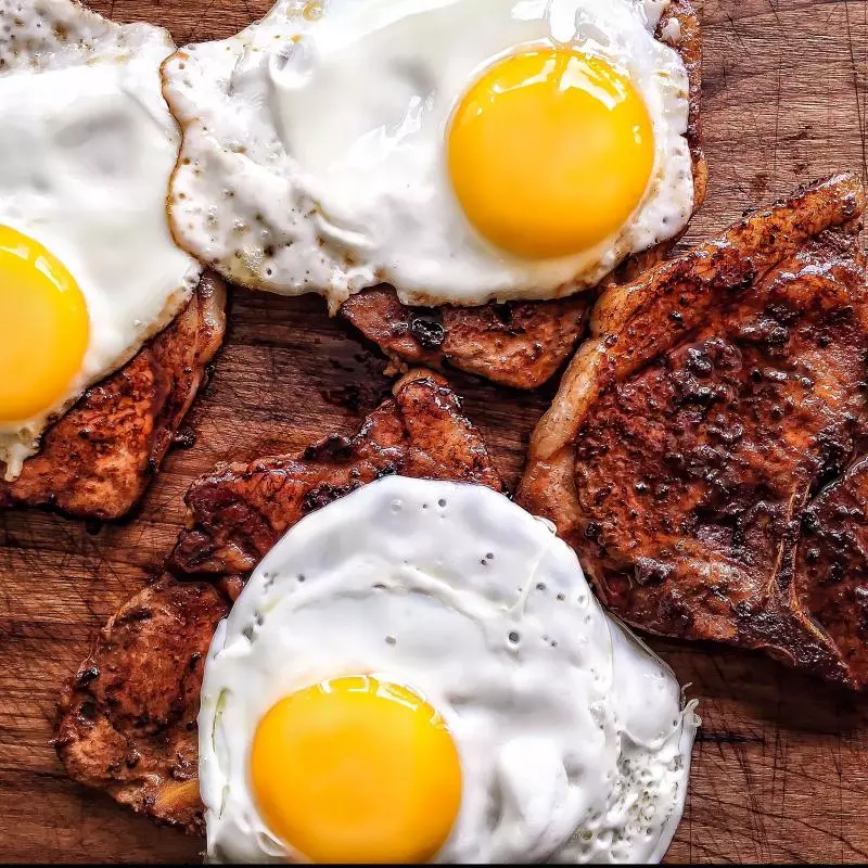 Bisteca com ovo