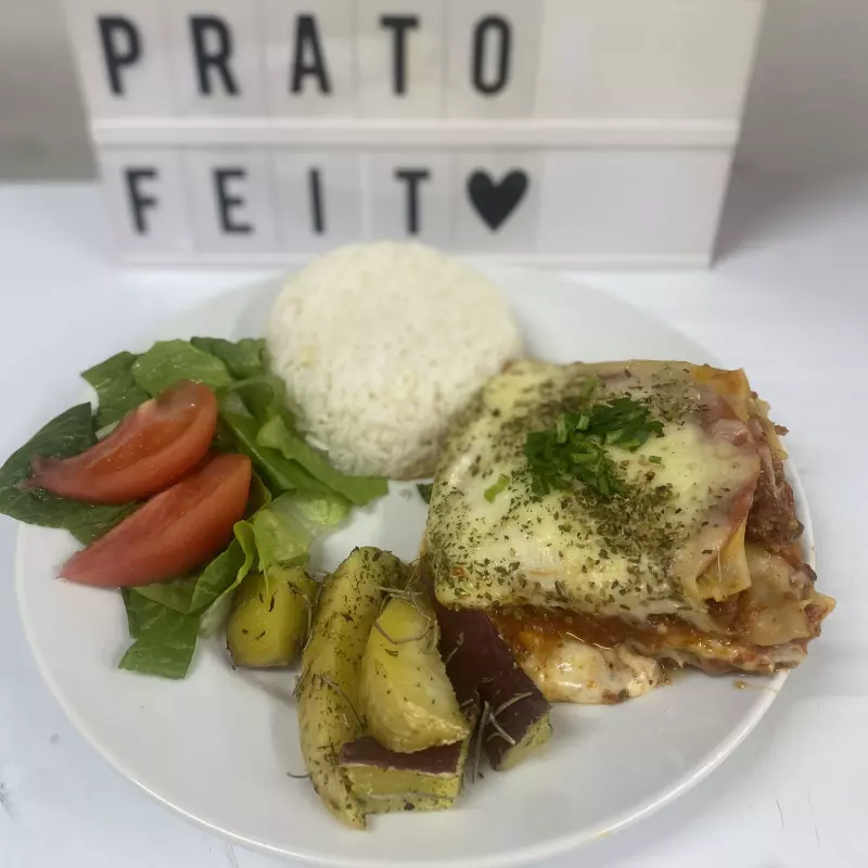 LASANHA À BOLONHESA E BATATA ASSADA