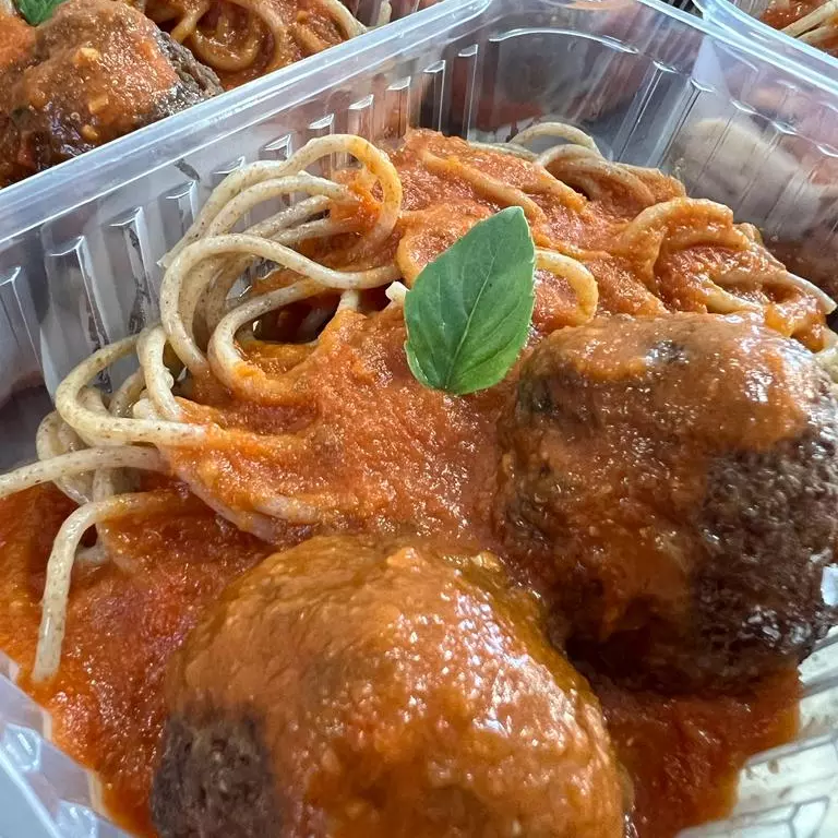 Almôndegas ao Sugo c/ Macarrão
