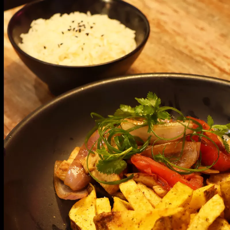 Pollo Saltado