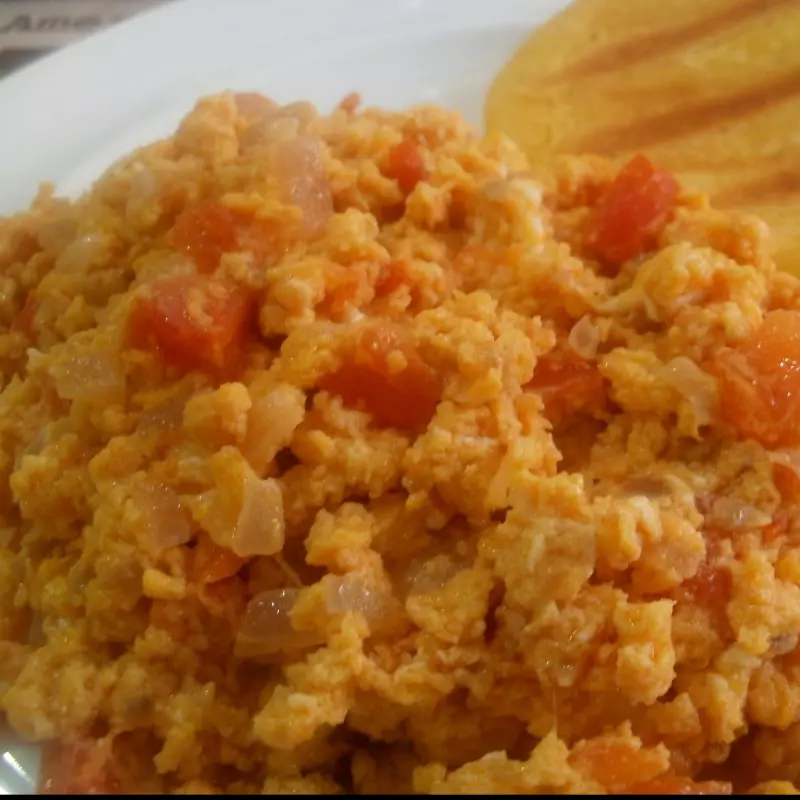 CON TOMATE Y CEBOLLA Tomato & Onions