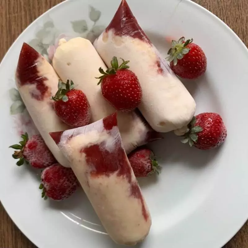 Pudim com Morango