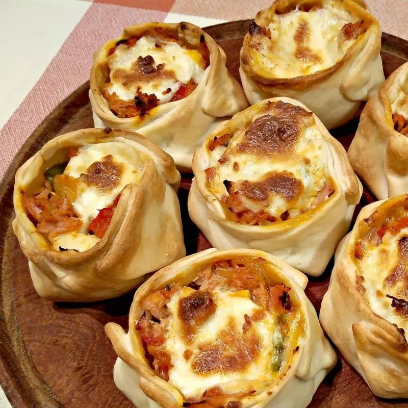 • Empanada de Calabresa