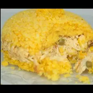 Cuscuz com recheio de frango