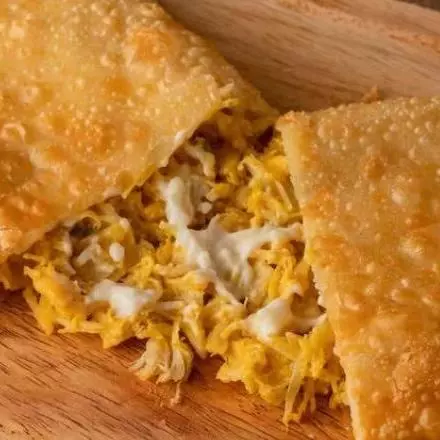 Pastel de Frango com Catupiry