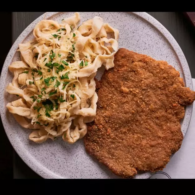 MILA DE POLLO CON CINTAS A LA CREM