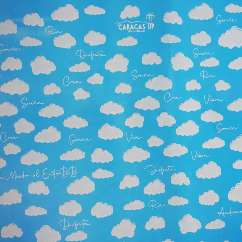 PAPEL DE REGALO NUBES AZUL