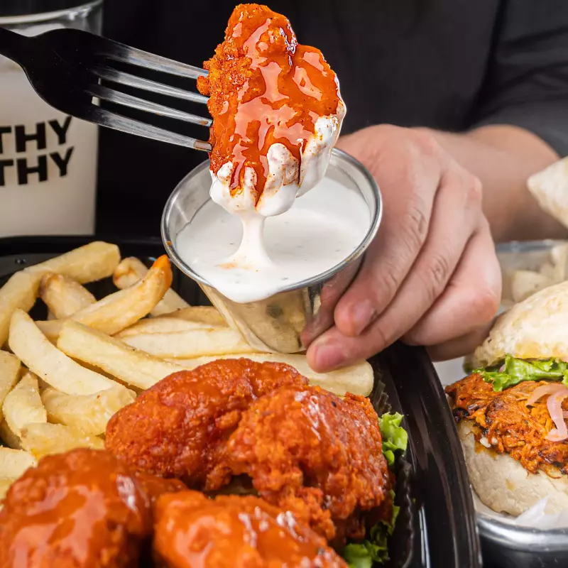 Boneless con papas a la francesa