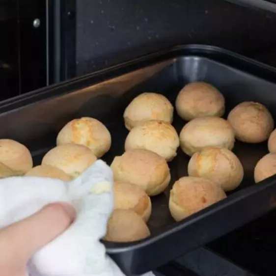Pão d queijo assado Chico Mineiro
