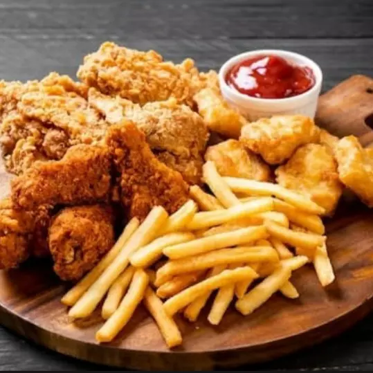 14 PEDAÇOS FRANGO+FRITA+ONIONS+MOLHO