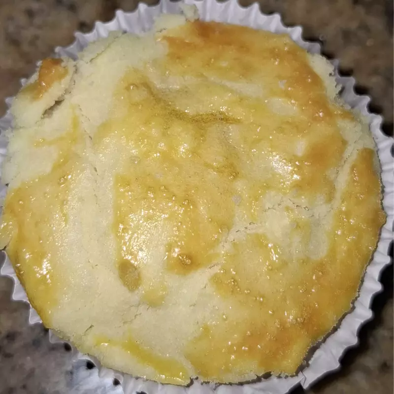 EMPADINHA DE FRANGO COM REQUEIJÃO