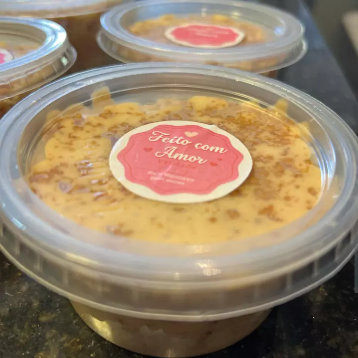 Bolo de pote paçoca.