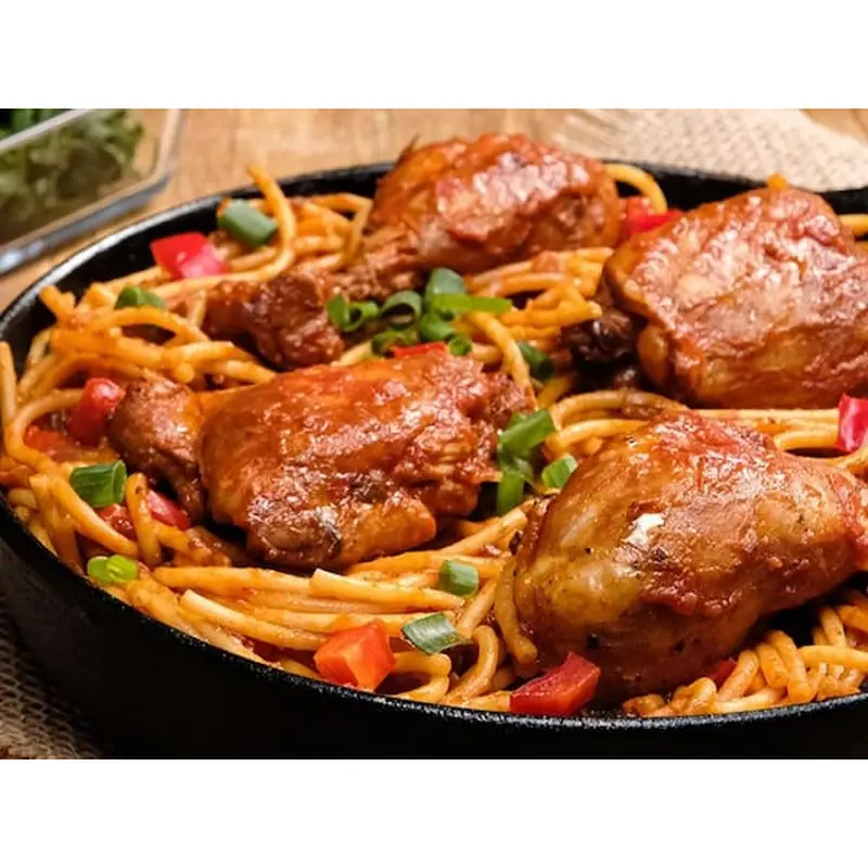 Macarrão com frango assado