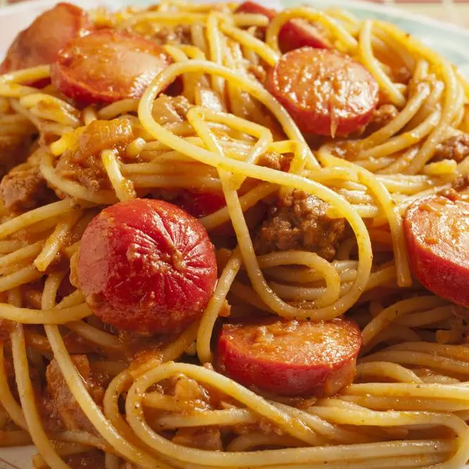 MACARRÃO CARNE MOIDA COM SALSICHA