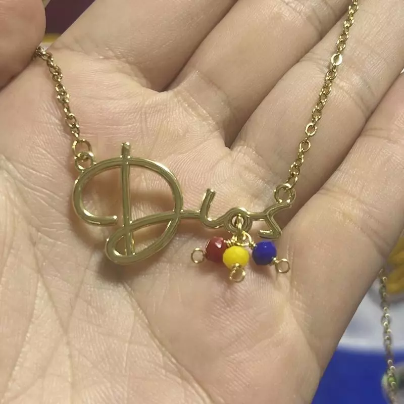 Collar Dios