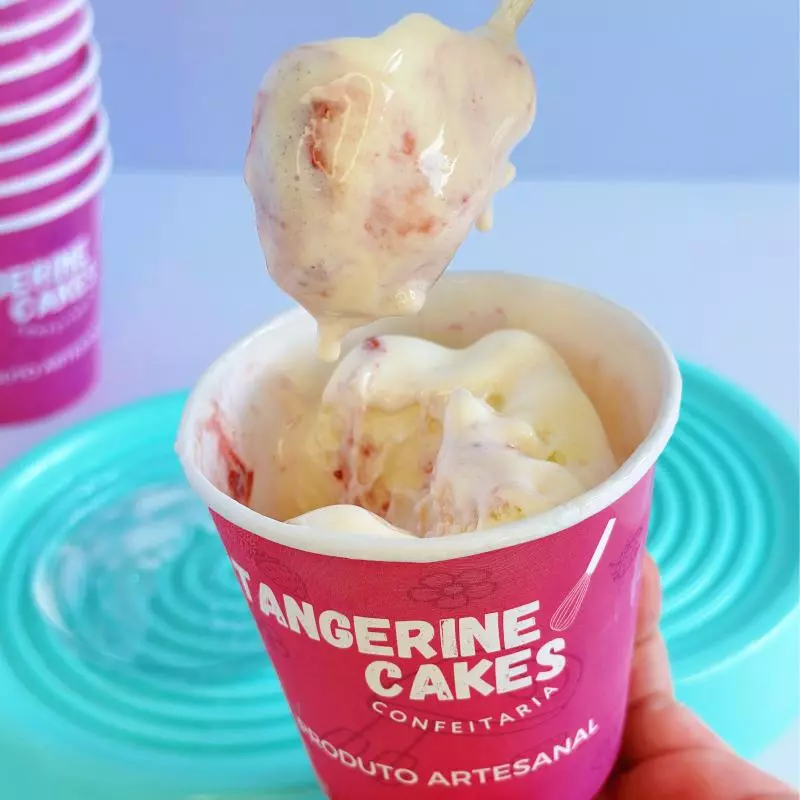 Sorvete (Ninho C/geleia de morango)