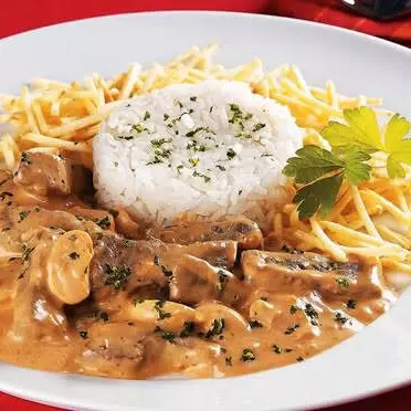 STROGONOFF DE CARNE
