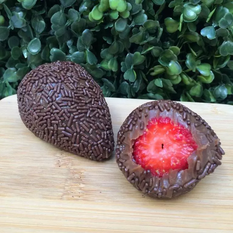COXINHA DE MORANGO