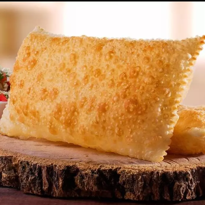 Pastel de Carne e Queijo