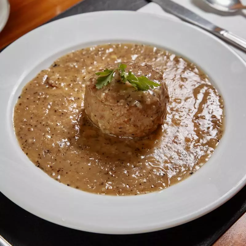Filete de Res en Gravy de Pimienta