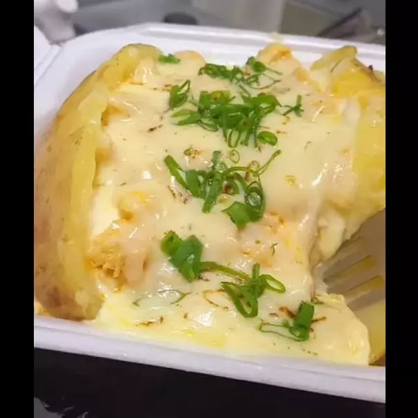 Batata Recheada de 3 queijos