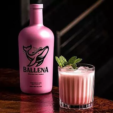 BALLENA LICOR DE MORANGO 750ML