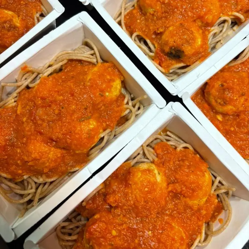 Almôndegas de frango ao sugo