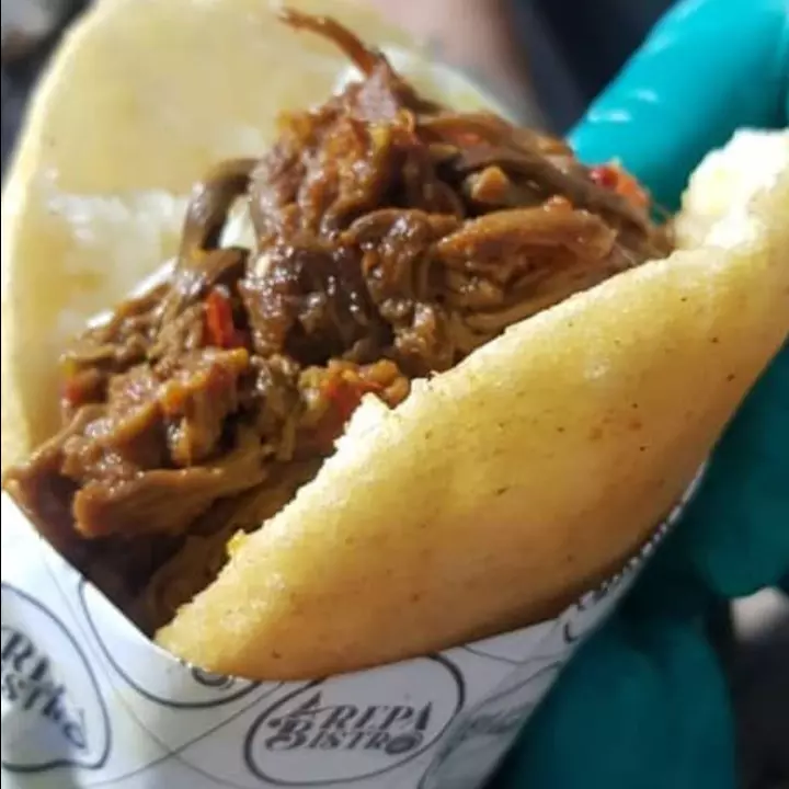 Arepa de Carne Mechada