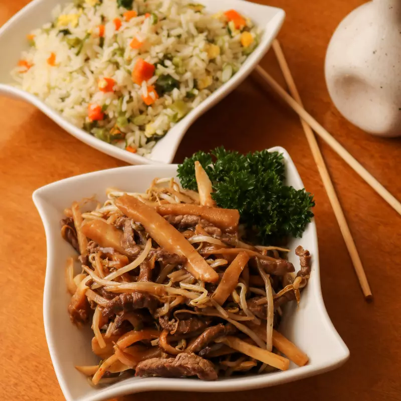 Carne Desfiada Com Broto de Feijão