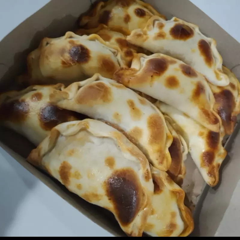 12 EMPANADAS DE CARNE