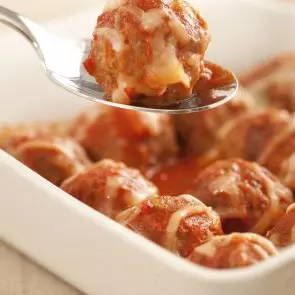 Almôndega gratinada molho/sugo