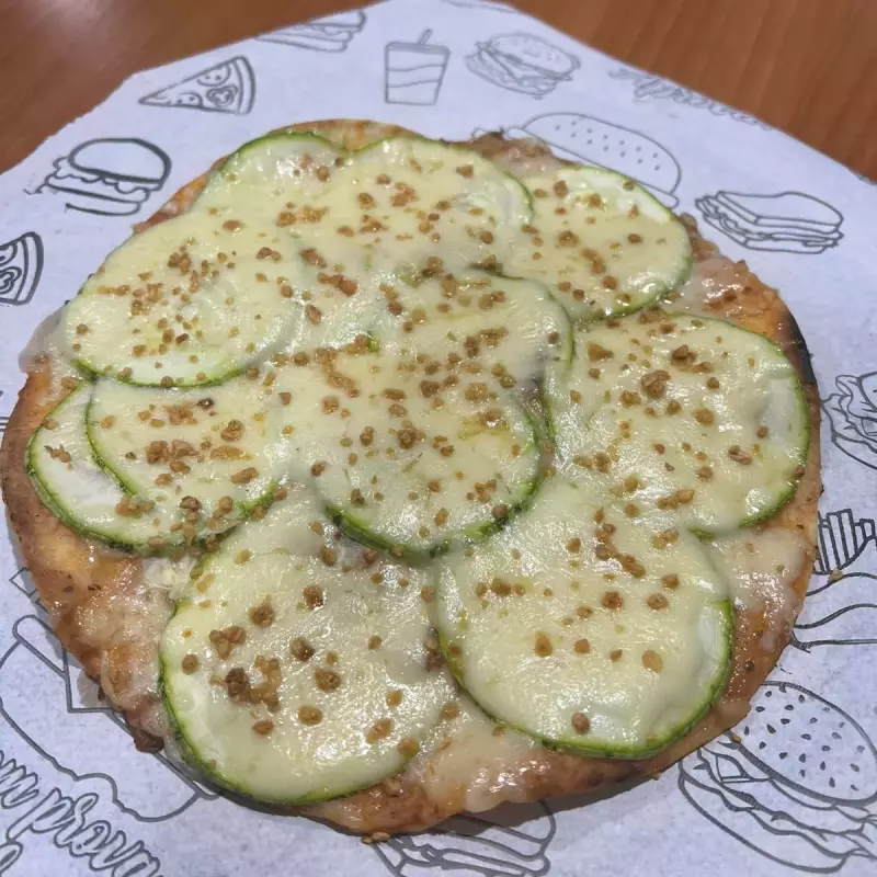 Pizza de Abobrinha Com queijo e Alho