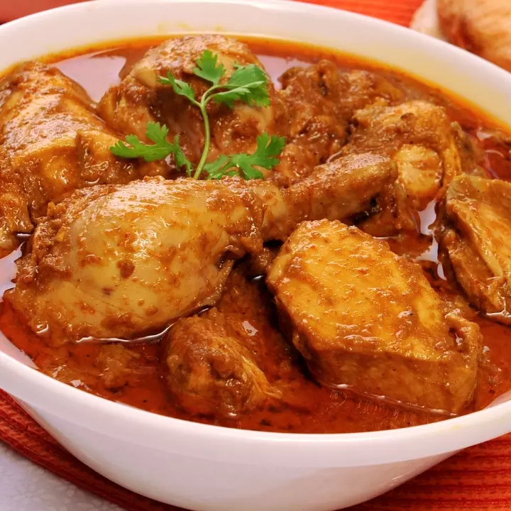 QUINTA - FRANGO AO MOLHO