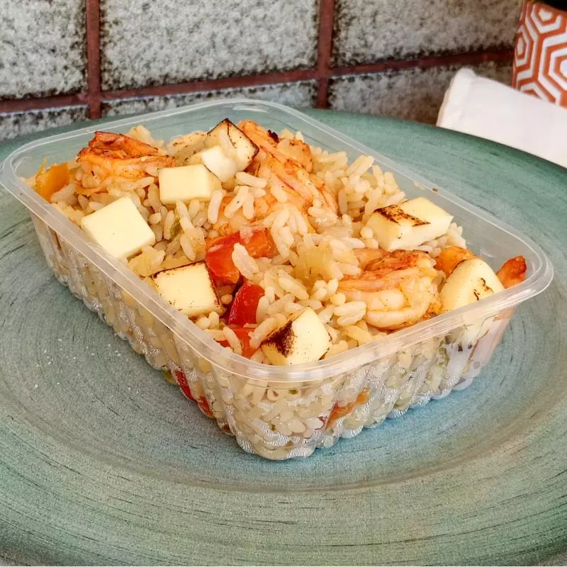 Arroz colorido com camarão