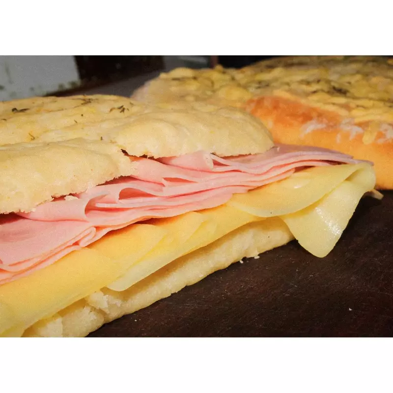 Sandwich de jamon y queso