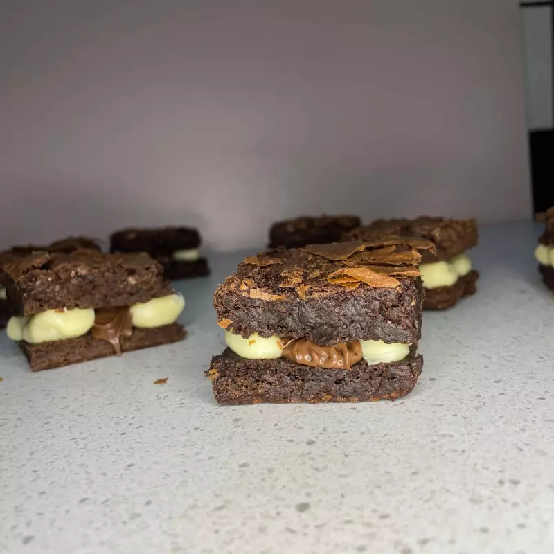 Sanduíche de brownie ninho c nutella