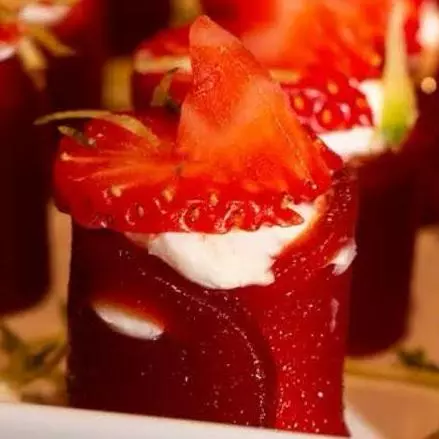 GUNKAN GOIABINHA COM MORANGO 2 PEÇAS