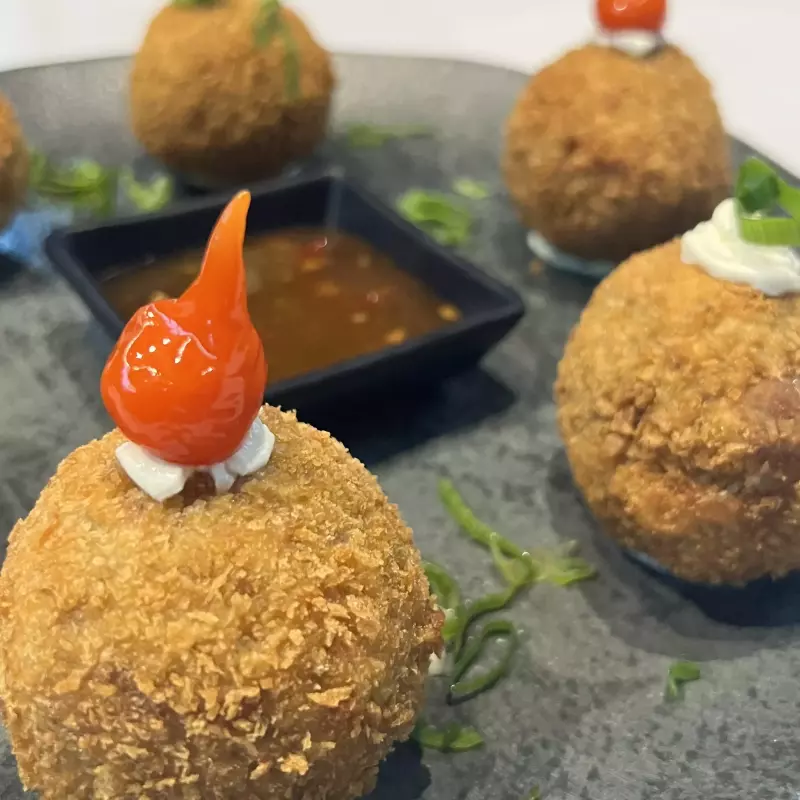 Bolinha de Costela + 1 Molho chilli