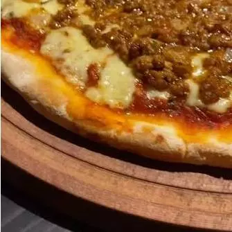Pizza bolognesa