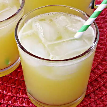Agua de piña