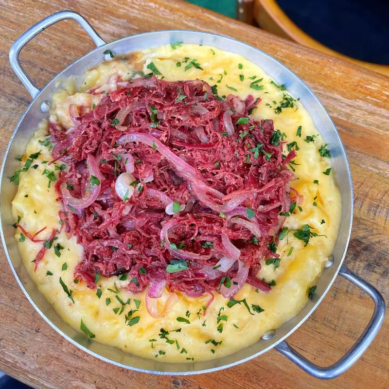 Carne Seca com Mandioca Cremosa