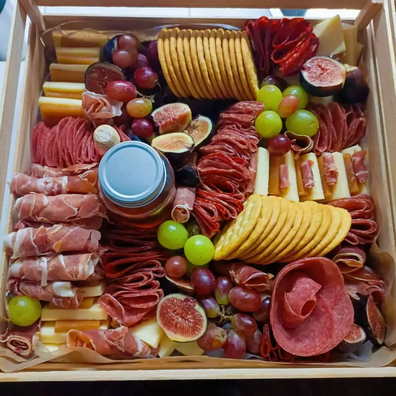 Quesos y carnes frías.