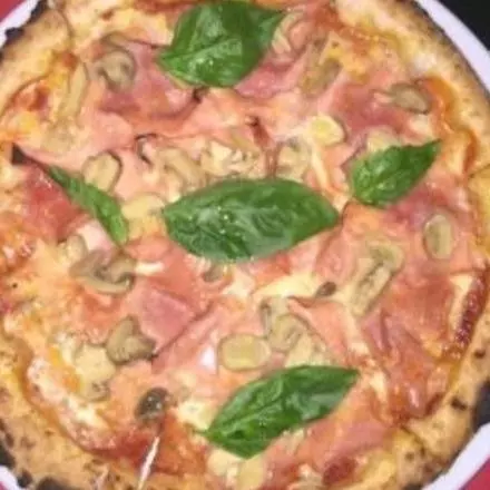 Pizza prosciutto e funghi
