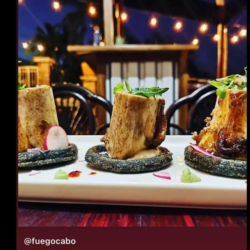 Sopes de Tuétano con maíz azul (3pz).