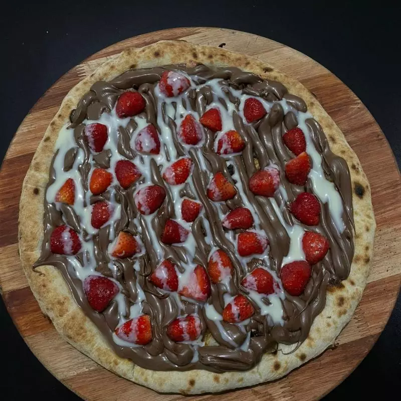 Chocolate preto com morango