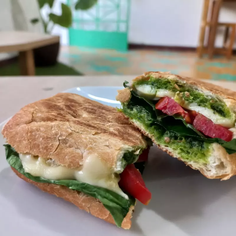 Pasta a la huancaína con lomo saltad